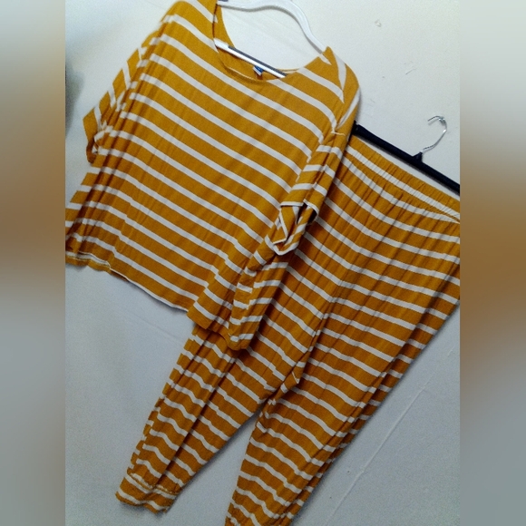 💥PLUS SIZE LOUNGE SET TOP PANTS PAJAMAS 2X-3X NEW CLOTHES OLD NAVY - Picture 1 of 8